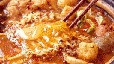 吃瓜娱乐间麻辣烫